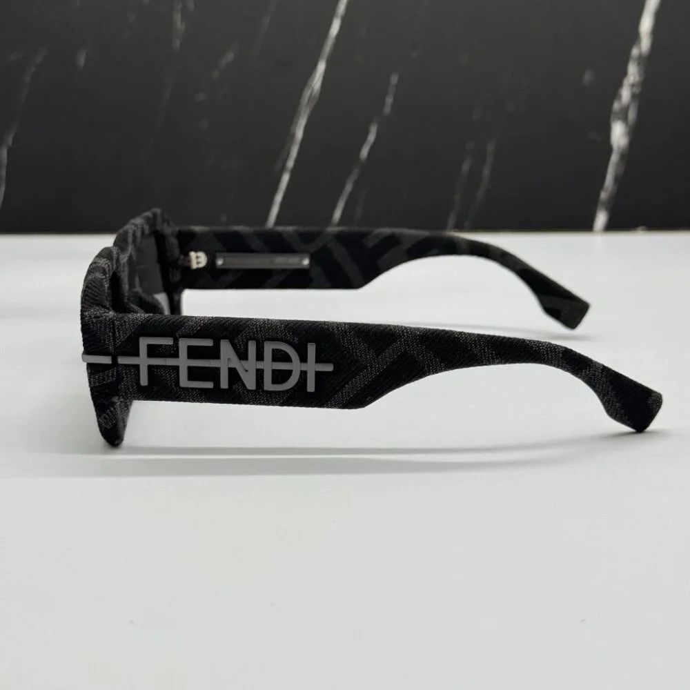 NEW FE40074U 05A FENDI SUNGLASSES BLACK GREY UNISEX EYEWEAR FENDI